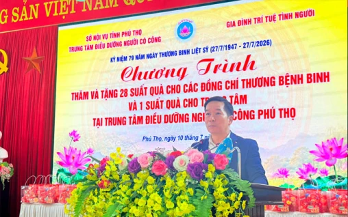 Thăm, tặng quà các Bác thương, bệnh binh tại Trung tâm Điều dưỡng người có công Phú Thọ (Gia đình Trí tuệ Tình Người)